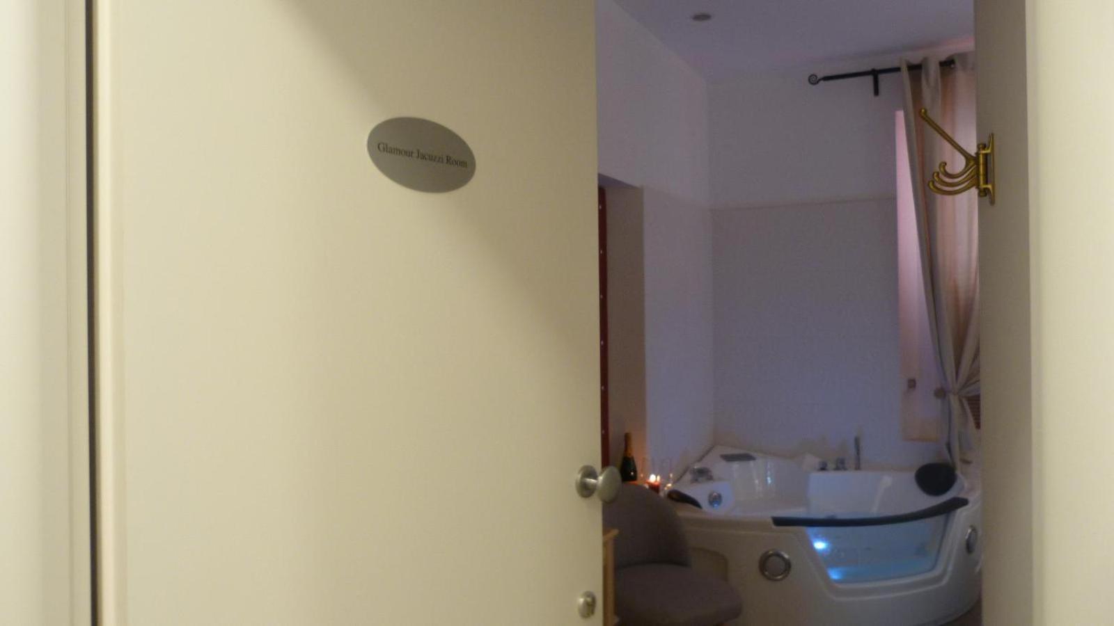 Flatinrome Trastevere Deluxe Rooms - Green Patio Exterior foto