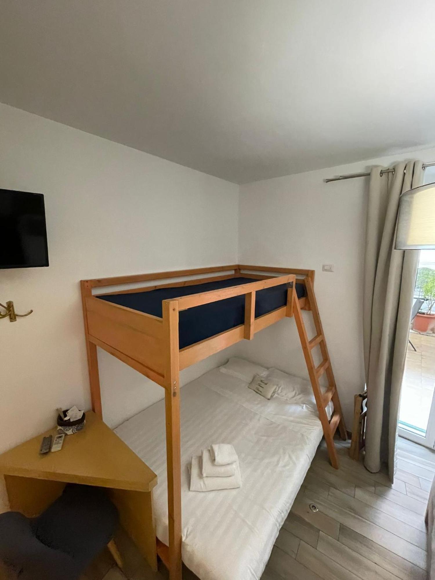 Flatinrome Trastevere Deluxe Rooms - Green Patio Exterior foto
